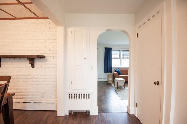 Building Photo - 214 Morrison Ave