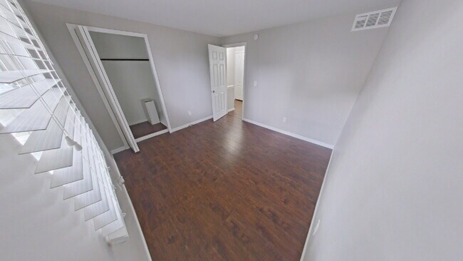 Building Photo - 8445 Hickory Dr