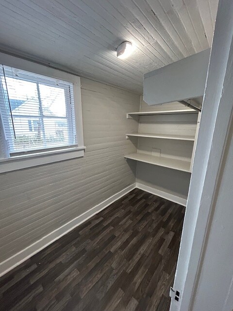 Building Photo - 927 S Jackson St