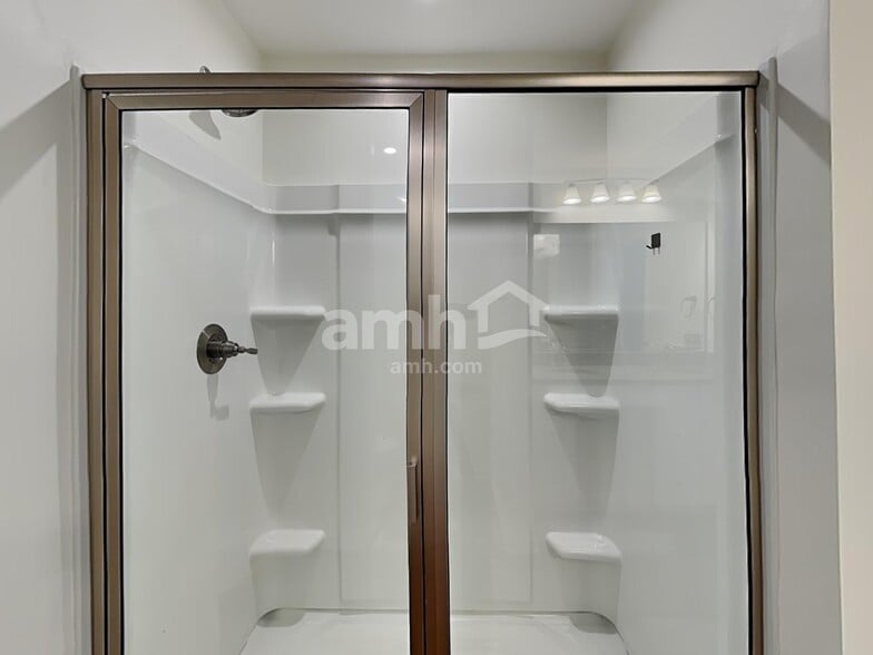 Building Photo - 553 Larragan Dr