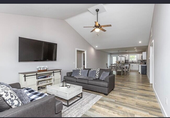 Building Photo - 647 Four Winds Dr