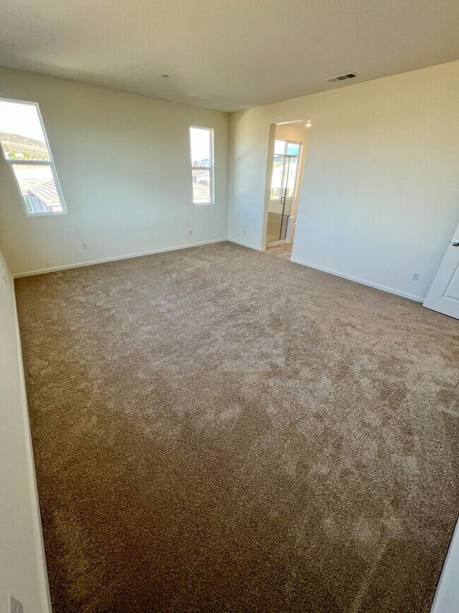 Building Photo - 5 Bedroom home with FULL MOTHER IN LAW SUI...