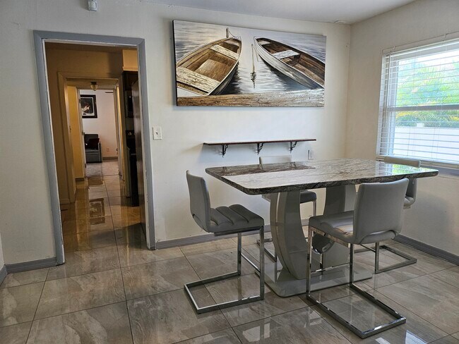 Building Photo - 1006 14th Ave NW