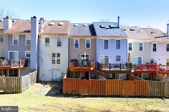 Building Photo - 8492 Laurel Oak Dr