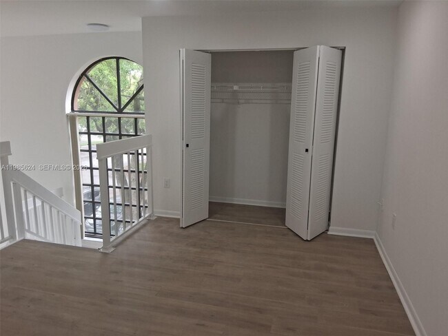 Building Photo - 15495 N Miami Lakeway