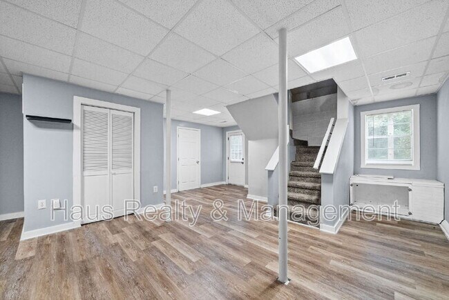 Building Photo - 932 Granny White Rd
