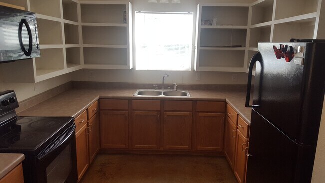 Building Photo - Adorable 2 Bed 1 Bath Home