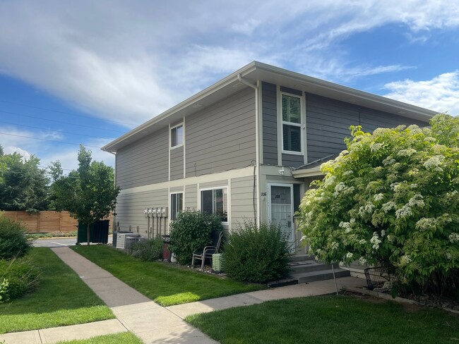 Building Photo - Charming 2-Bed, 2-Bath Condo in Prime Location Near Cherry Creek