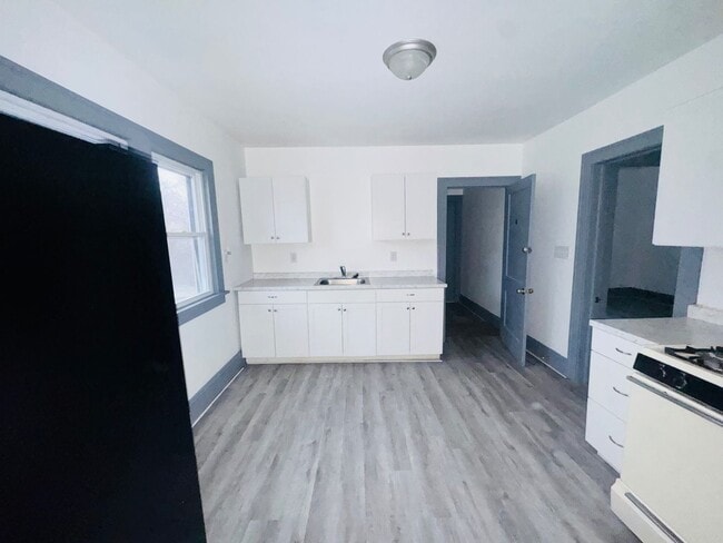 Building Photo - 12713 Craven Ave