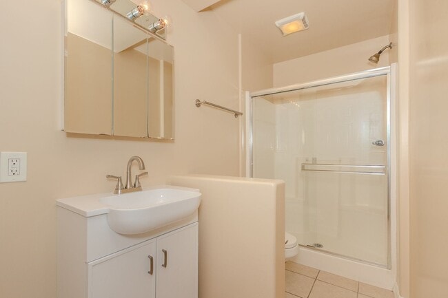 Building Photo - 5252 Balboa Arms Dr