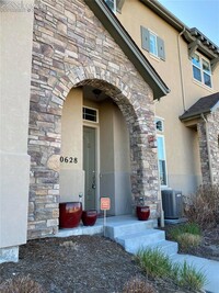 Building Photo - 3 bedroom beautiful townhouse - Silverton ...