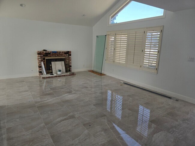 Building Photo - Fully Remodeled 4-Bedroom, 3-Bath Rental H...