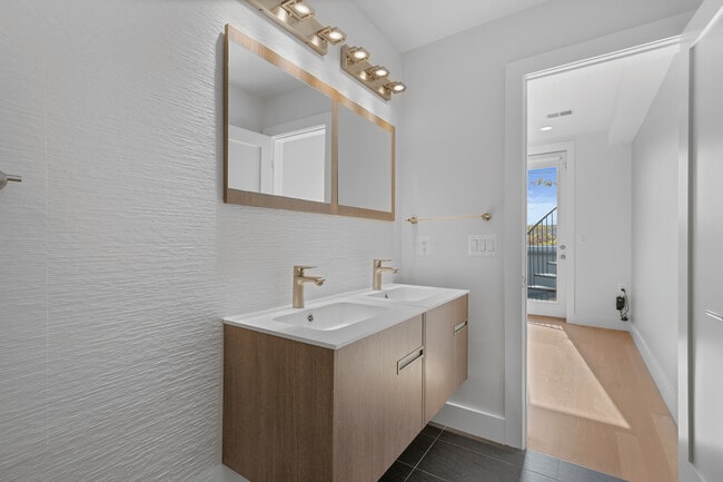 Building Photo - 1515 K St SE