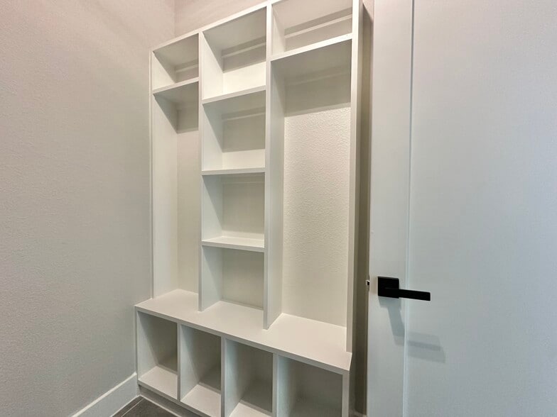 Building Photo - 2444 Carmel St