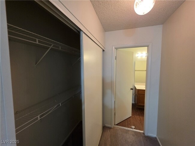 Building Photo - 321 S Bent Creek Dr