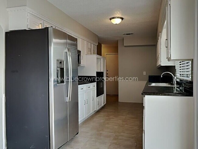 Building Photo - 4915 Chilton Dr