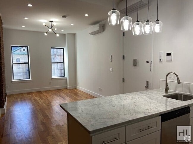 Building Photo - 577 Vanderbilt Ave