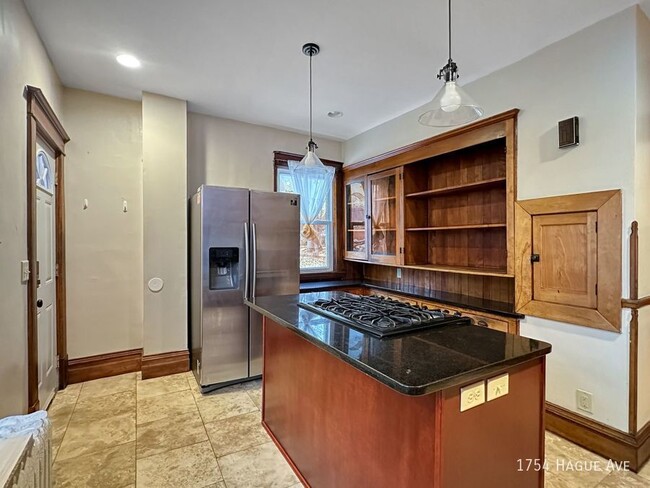 Building Photo - 4br 1ba ~ Security Deposit Free Alternativ...