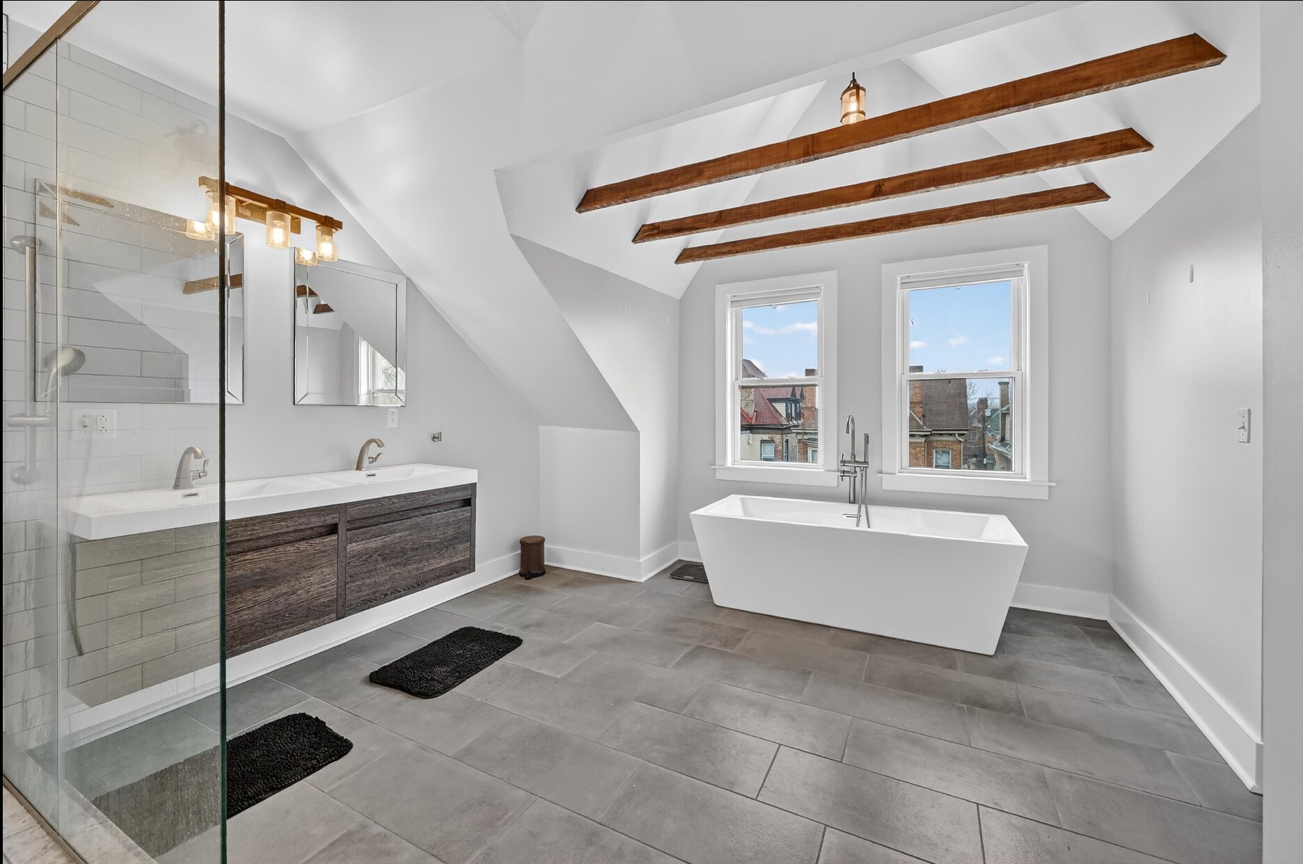 Building Photo - 5549 Columbo St