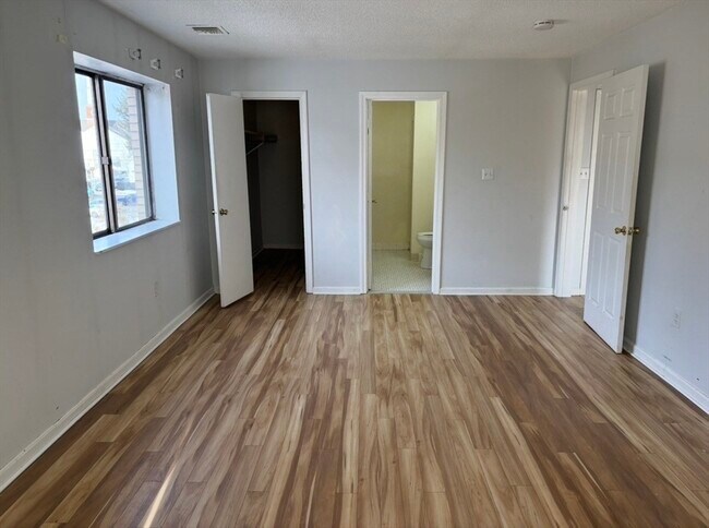 Building Photo - 406 Broadway