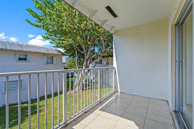 Building Photo - 7330 SW 82nd St