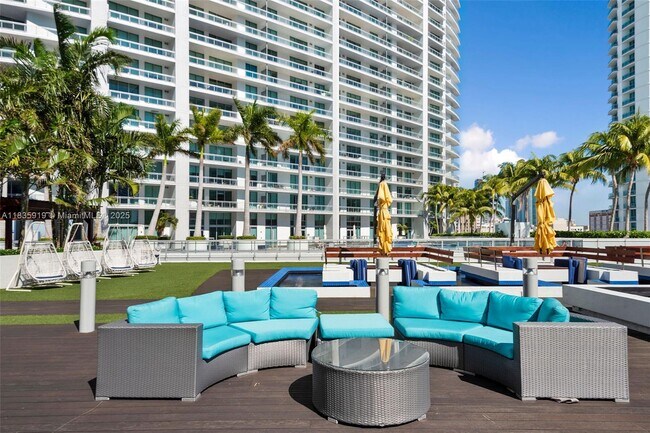 Building Photo - 350 S Miami Ave