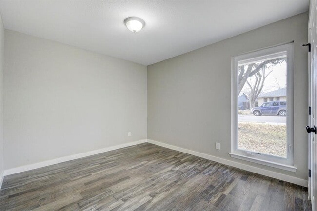 Building Photo - 2522 Carlow Dr