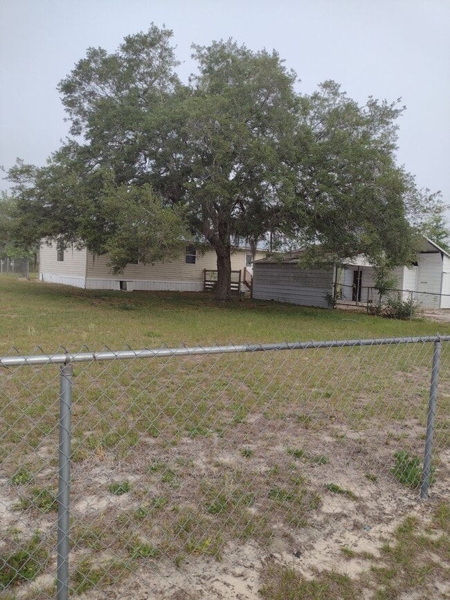Building Photo - Home in the country!