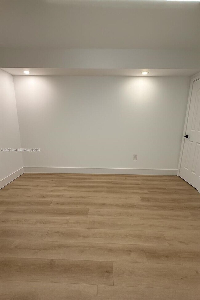 Building Photo - 445 SW 11th St