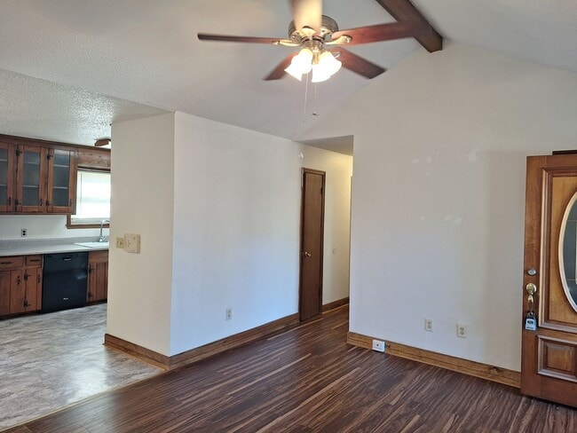 Building Photo - Splendid Garden Cottage in Lugoff, SC!