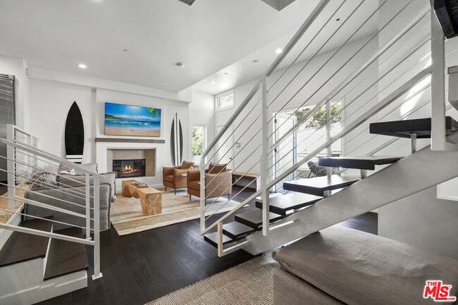 Building Photo - 9842 Portola Dr