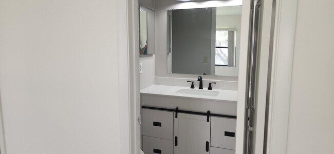 Building Photo - 6832 Palmetto Cir S