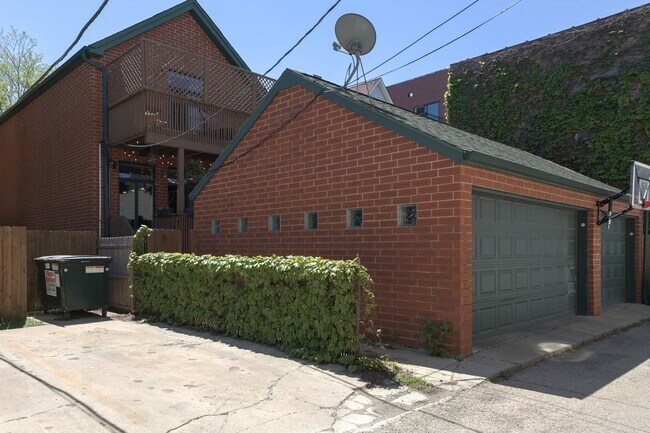 Building Photo - 1912 W Byron St