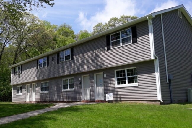 Building Photo - Carriage House