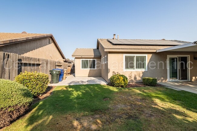 Building Photo - 3 Bedroom/2 Bath Home with Solar in the Desired Southwest - $2450 per Month!