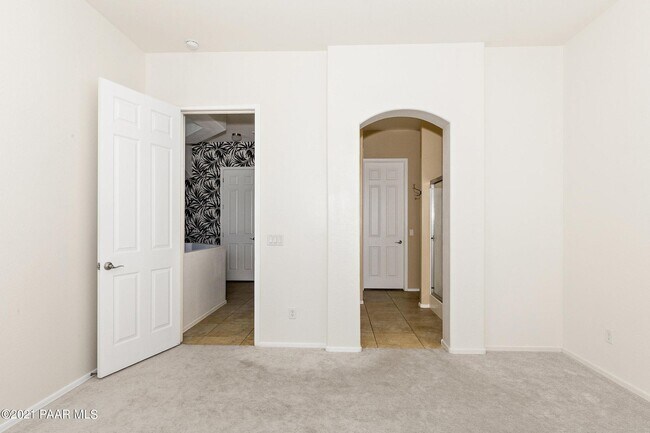 Building Photo - 5827 Gerard Dr