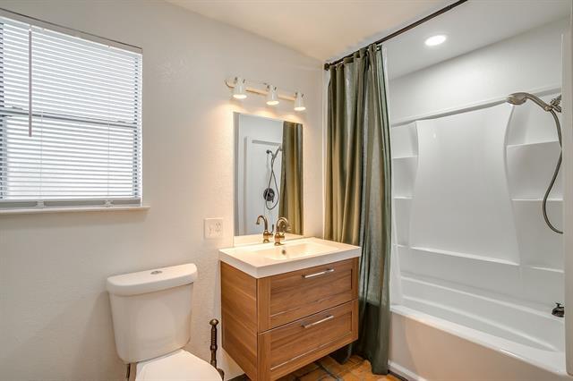 Building Photo - 3301 County Rd 530B