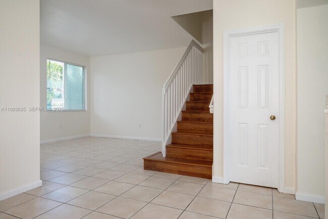 Building Photo - 2831 SE 15th Rd