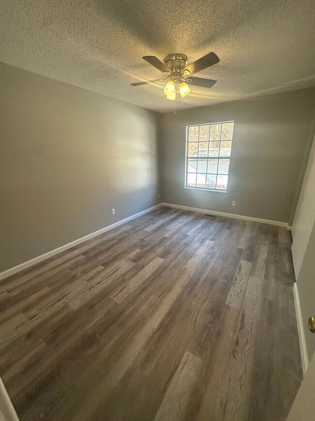 Building Photo - 4701 S Pointe Dr