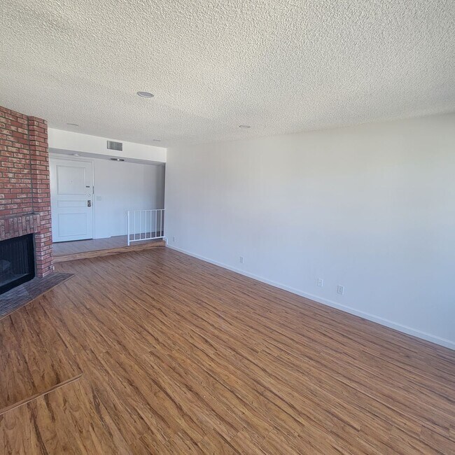 Building Photo - 2 BEDROOM CONDO UNIT IN THE WEST LA AREA 646 481 4404