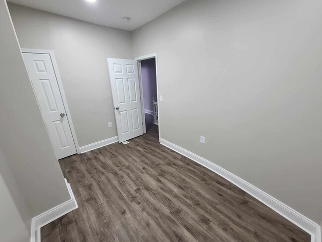 Building Photo - 3 Bedroom Townhouse in pigtown