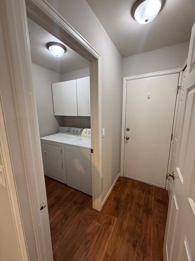 Building Photo - SPACIOUS 2-BEDROOM TOWNHOME WITH LOFT, GARAGE & PRIME LOCATION!