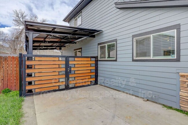 Building Photo - 2581 S Hazel Ct