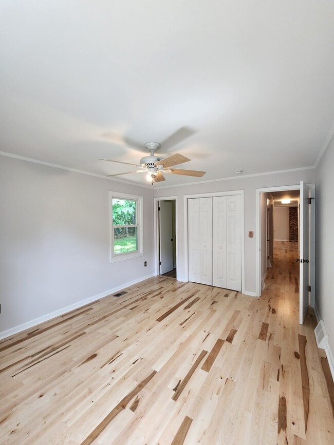Building Photo - East Asheville Rental!
