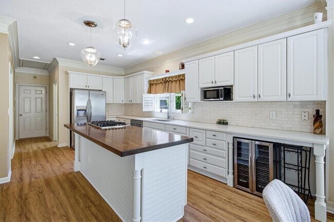 Building Photo - 210 Masters View Ct