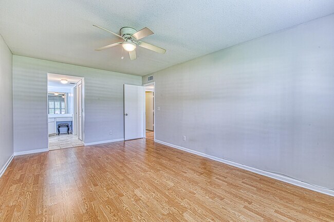 Building Photo - 950 S Kanner Hwy