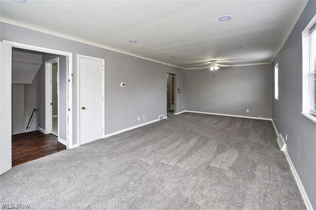 Building Photo - 2346 Westmoor Rd