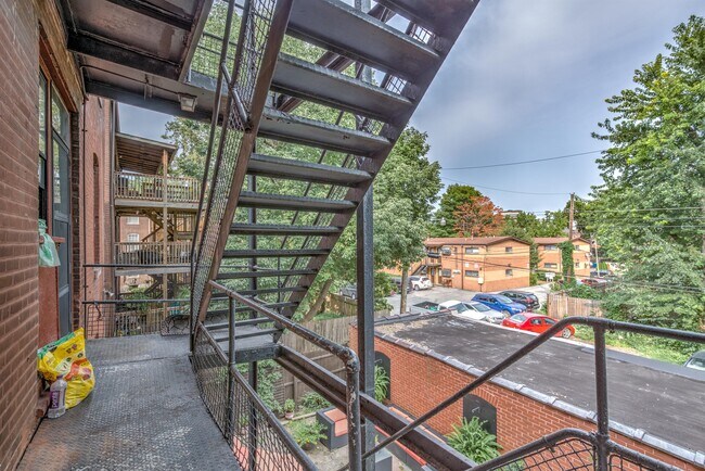 Building Photo - 1722 Waverly Pl