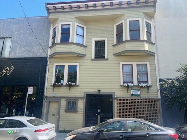 Building Photo - Cool, Remodeled One Bedroom in Hayes Valle...