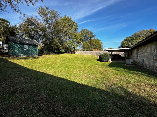 Building Photo - Wonderful home in White Oak ISD